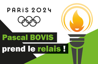 Pascal Bovis porte la flamme olympique