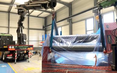 Unloading operation of an industrial machine