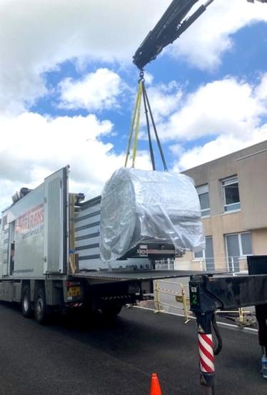 Handling of high-tech equipment: installation of the MRI at the Autun hospital by Mercier Lavault