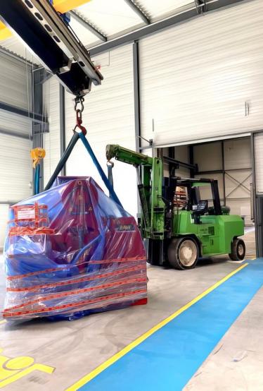 Unloading operation of an industrial machine