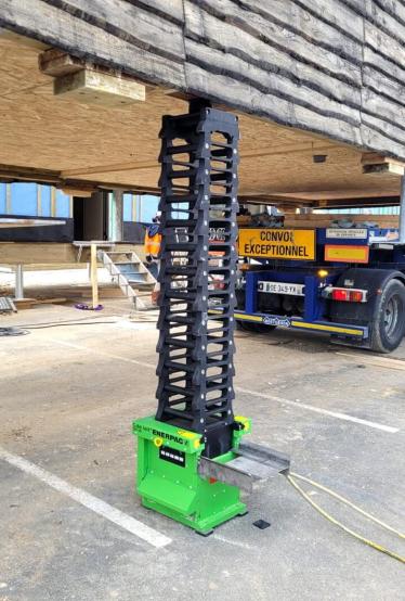 Lifting services at the Futuroscope in Poitiers