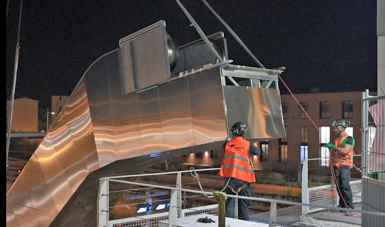 Grutage d'escaliers mécaniques en région parisienne