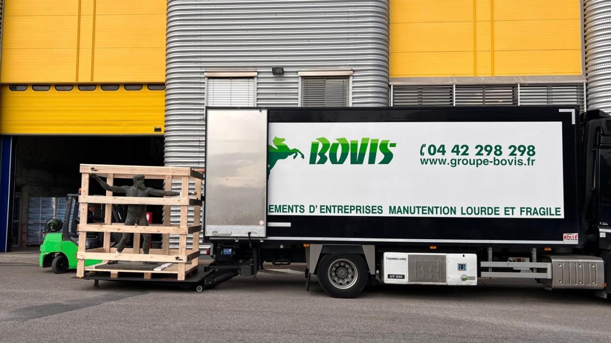 Transport et manutention d'une sculpture
